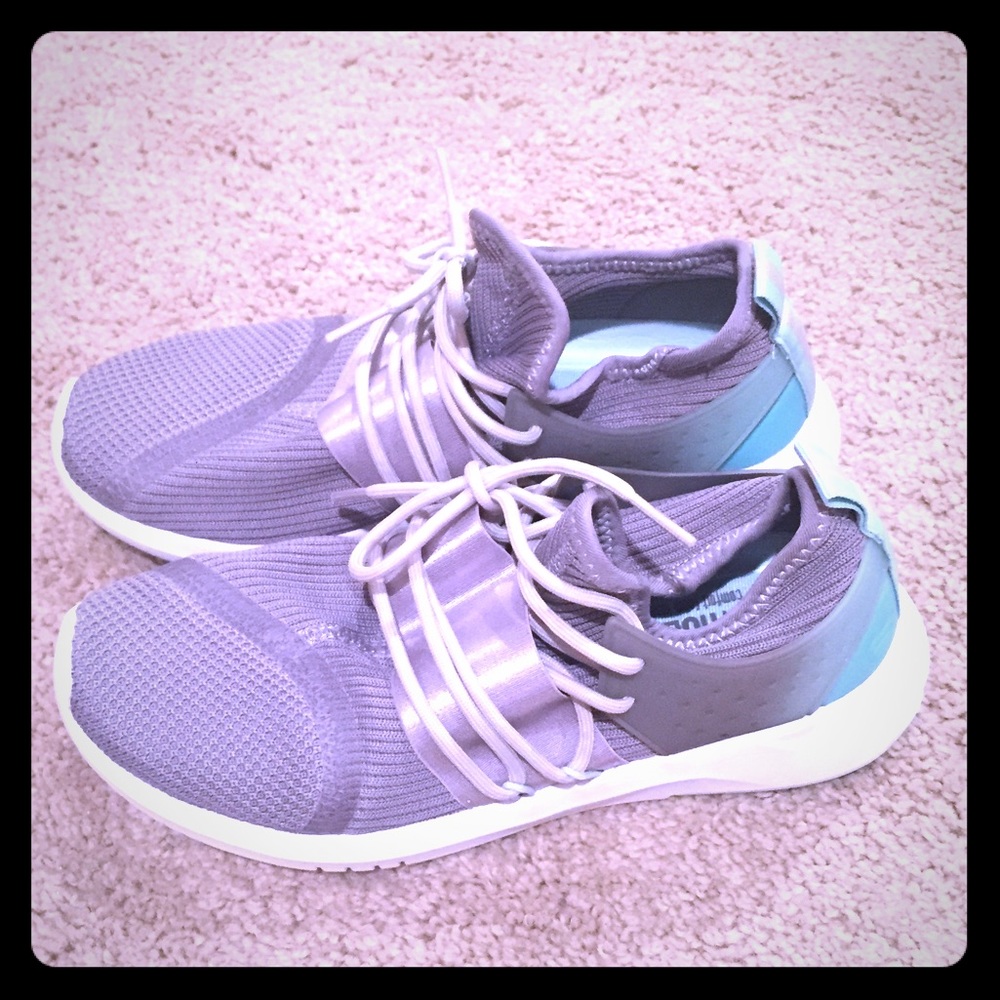 Fabletics Shoes, never been worn.